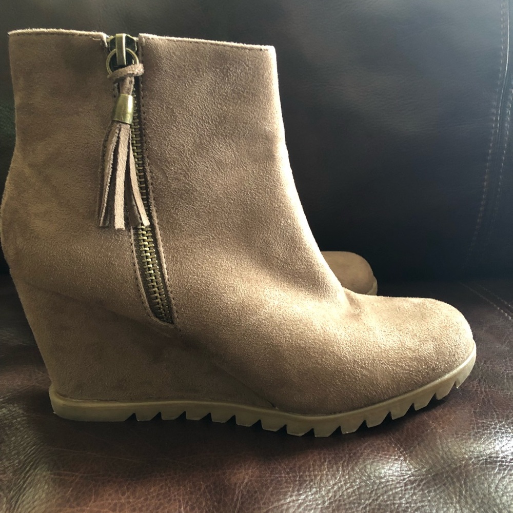 Fall wedged booties - beige size 6